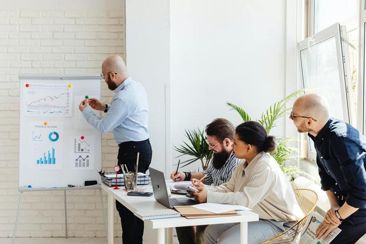 pexels-karolina-grabowska-7876708 Imagem Ilustrativa do card Rodadas de investimento para inovação em startups: Modalidades, fases e como captar?
